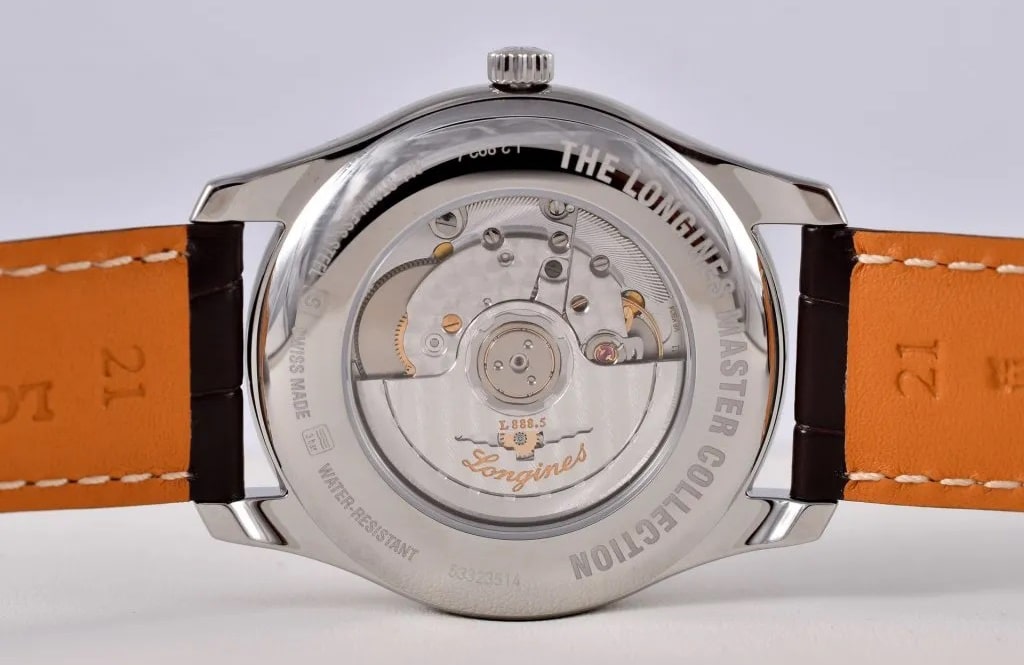 Longines Master Collection L28934783 pohled zezadu hodinek